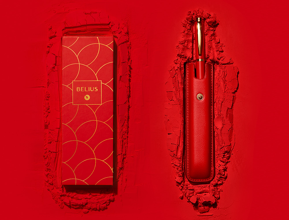 BOLIGRAFO BELIUS PASSION DOR ALUMINIO TEXTURA CEPILLADA COLOR ROJO Y DORADO TINTA AZUL CAJA DE DISEO